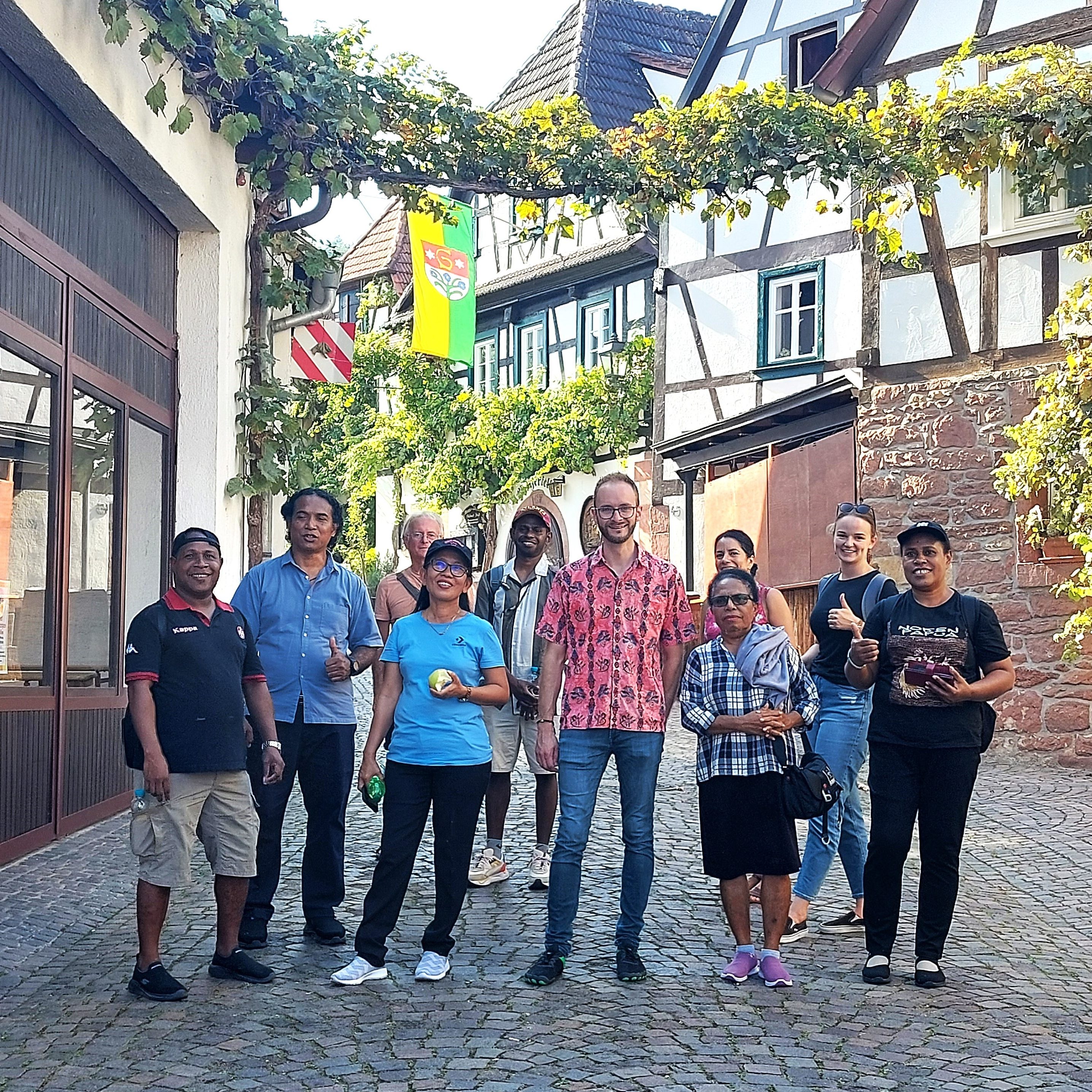 Pfalz hautnah erlebt: Weinprobe für Besuch aus Papua